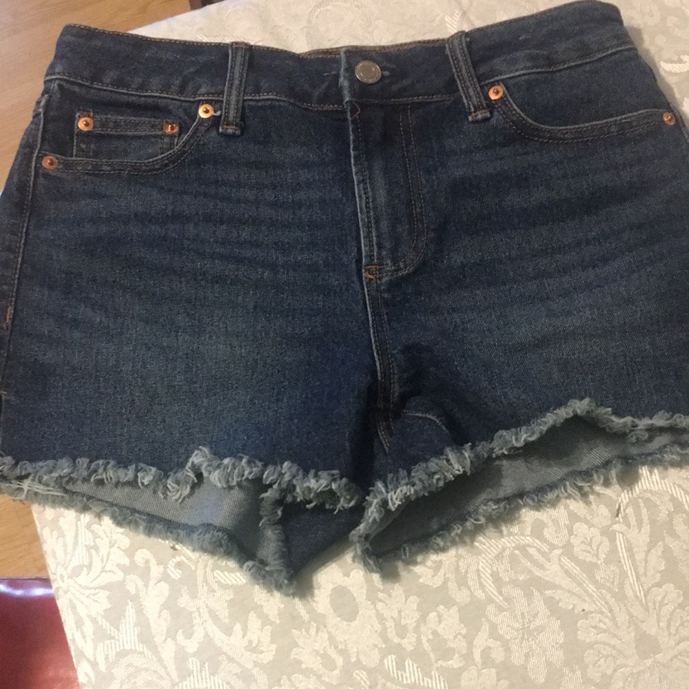 Dark Blue Denim Frayed Hem Women’s Shorts. NWOT